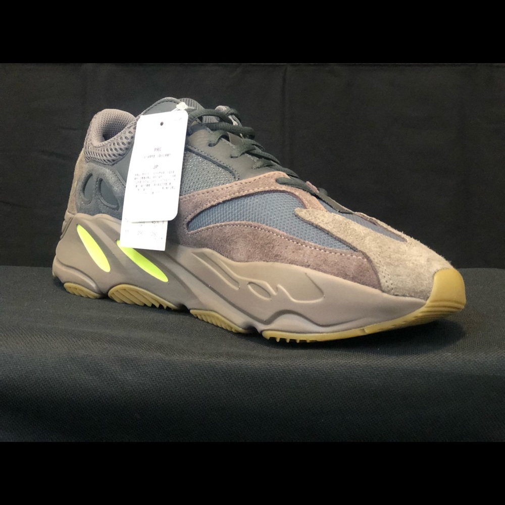 ADIDAS Yeezy 700 “Muave” BRAND NEW - Picture 1 of 8